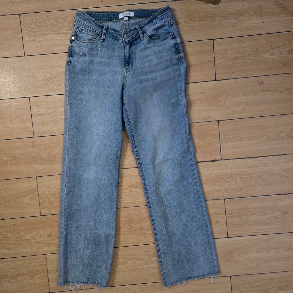 Judy Blue Los Angeles Straight Fit Raw Hem Distressed Jeans 9/29 JB82483LT-CO